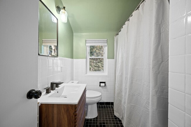 Building Photo - Furnished Rental in Shadyside