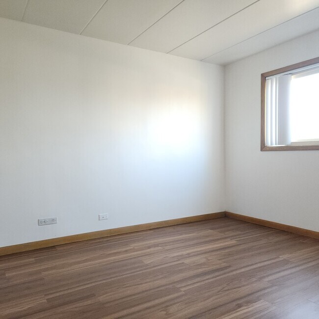 Building Photo - 10332 S Komensky Ave