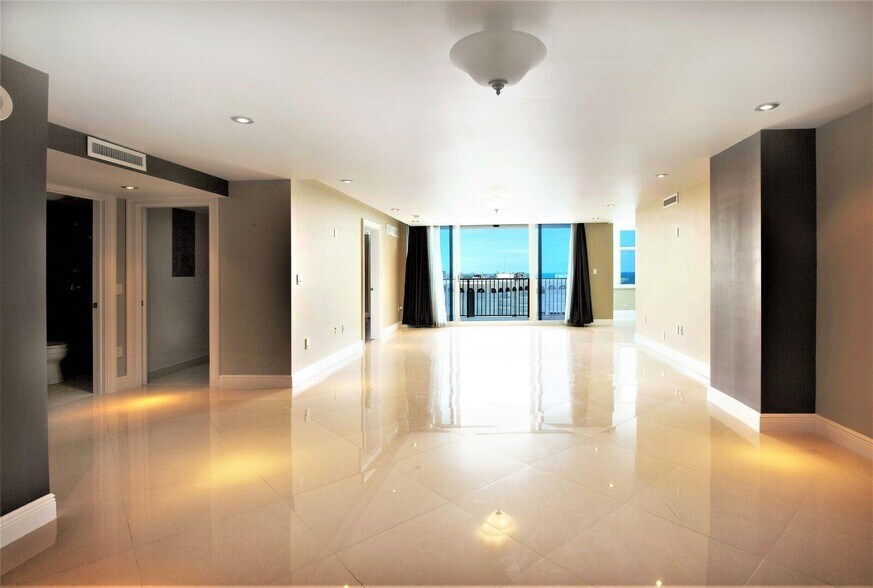 Building Photo - 1360 S Ocean Blvd
