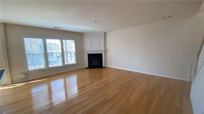 Building Photo - 2036 Fosco Dr NW