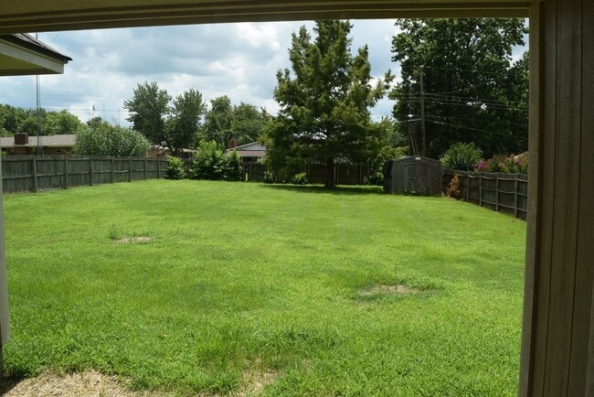 Building Photo - 700 Cedar Ln