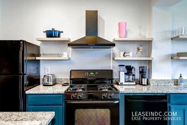 Building Photo - 719 Gallatin St NW