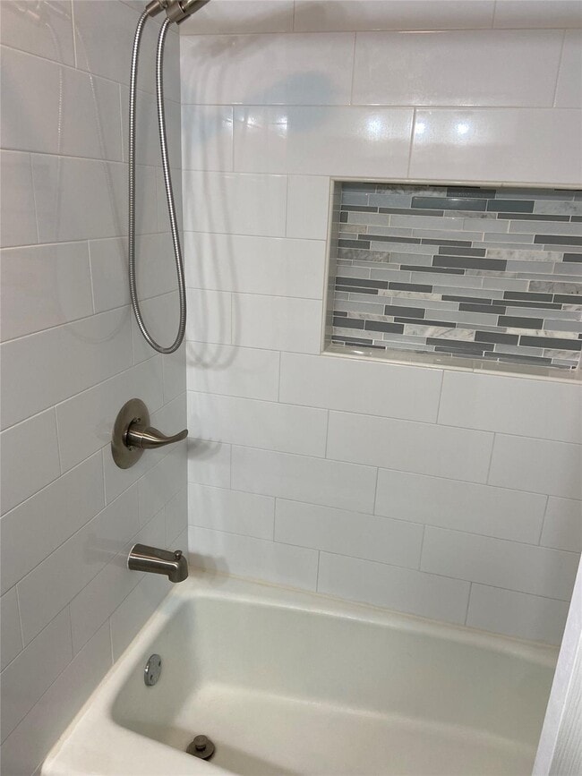 Building Photo - 310 Rosebud Dr