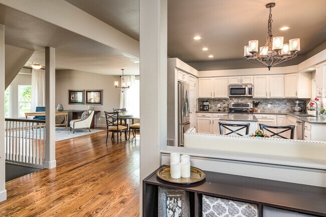 Building Photo - Updated Broadmoor Glens!