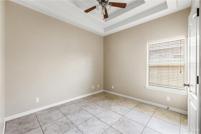 Building Photo - 18 E St