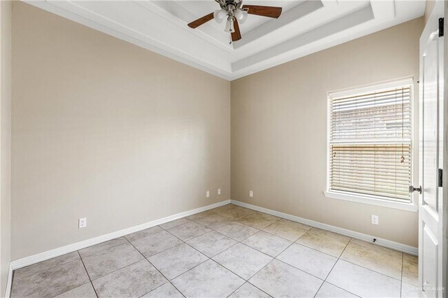 Building Photo - 18 W Garfield Ave