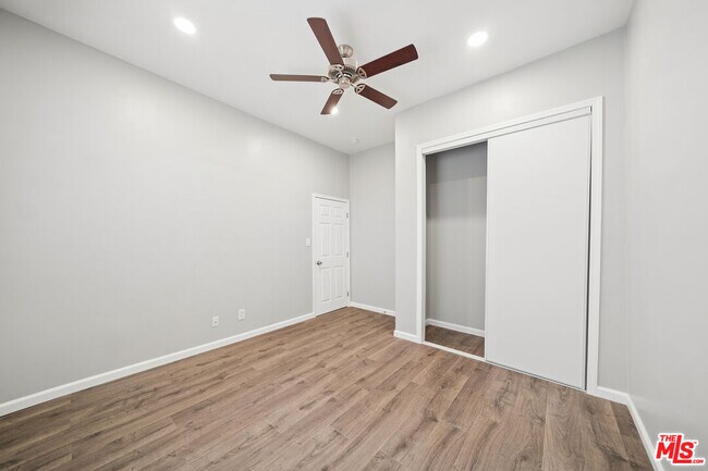 Building Photo - 1543 W 23rd St