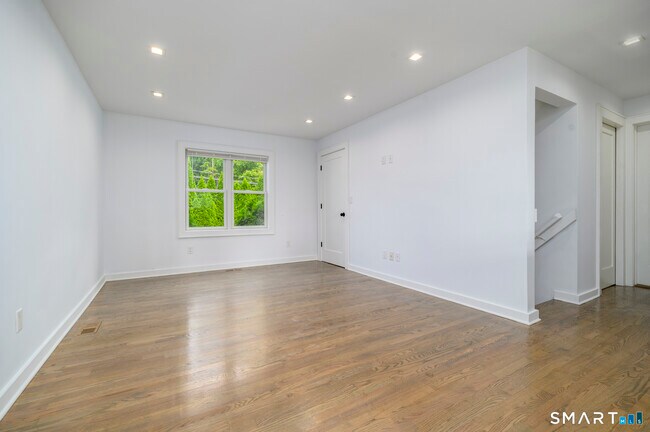 Building Photo - 34 Pine Hill Ave