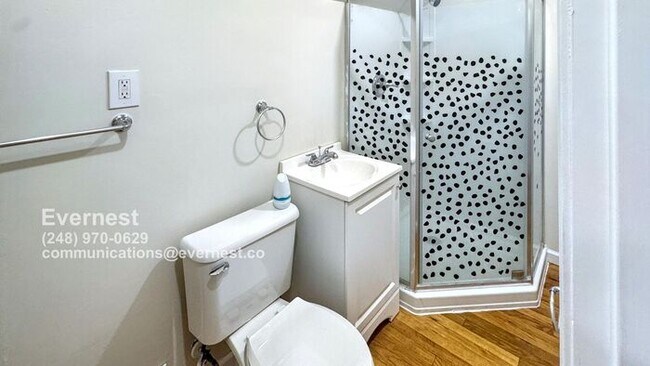 Building Photo - Charming 3-Bedroom Home with Fenced Yard a...
