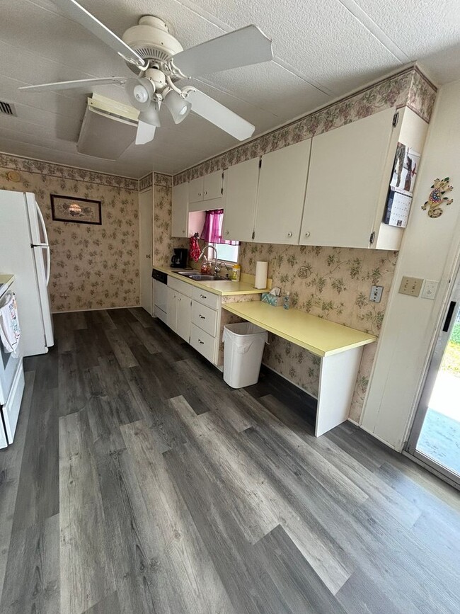 Building Photo - Charming 2BR 2BT Fully Furnished Home in a...