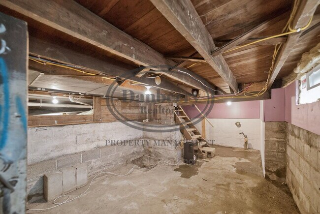 Building Photo - 260 E 6th St