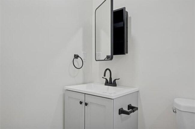 Building Photo - 1819 Judson St