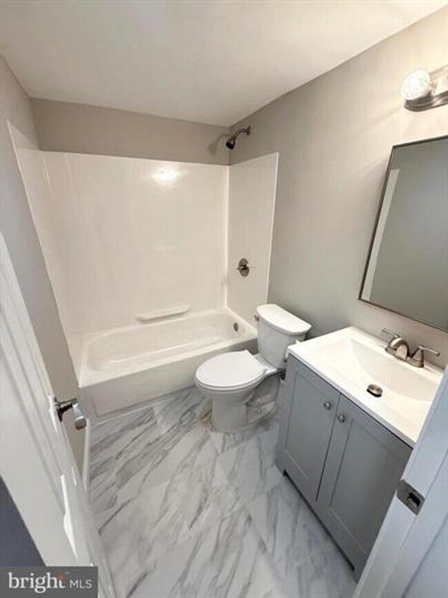 Building Photo - Remodeled 2 bedroom / 2 full bathroom