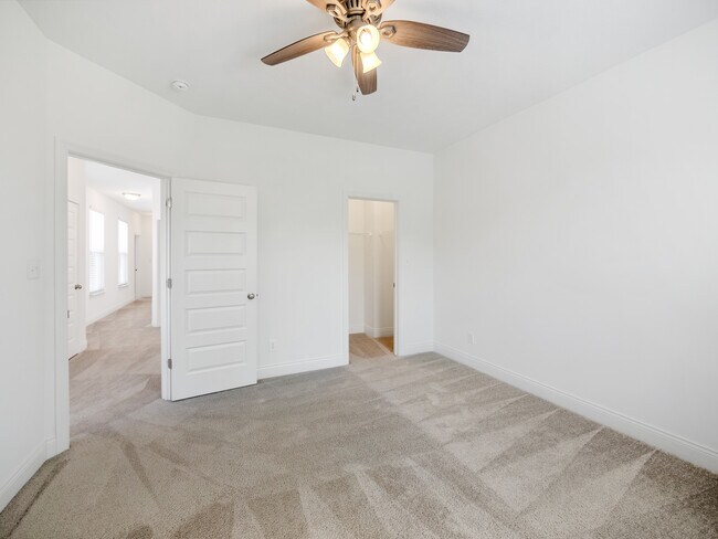 Building Photo - 14275 Larson Dr