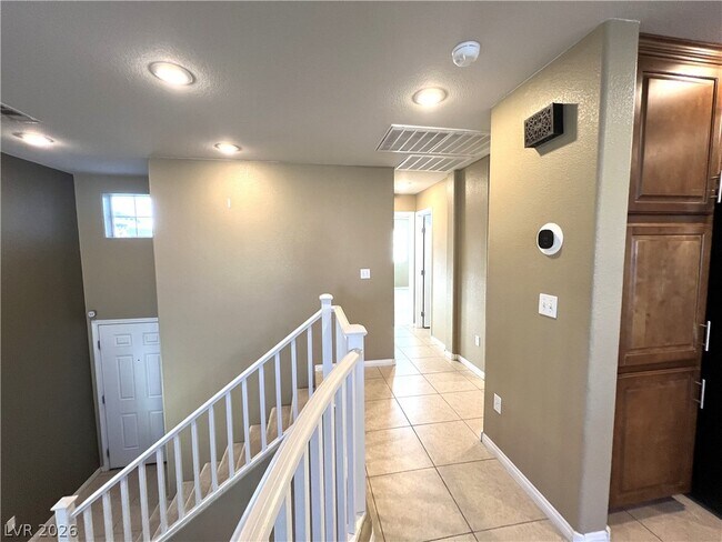Building Photo - 8154 Sandy Slope Ct
