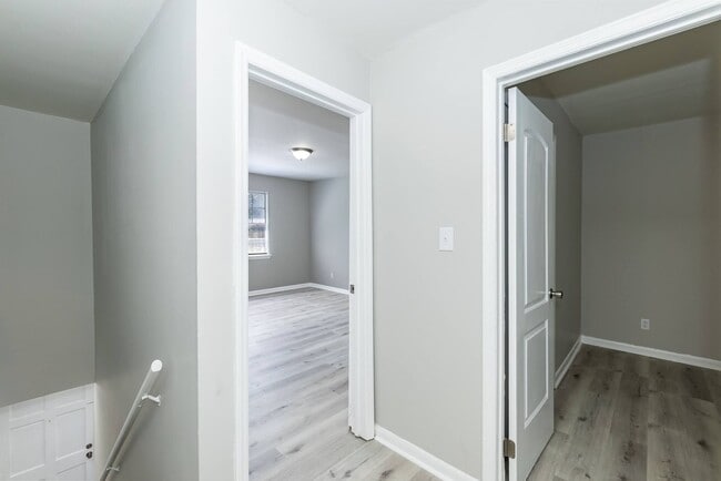 Building Photo - 209 Johnson St