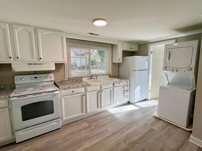 Building Photo - One bedroom, 1 bath house in Mebane