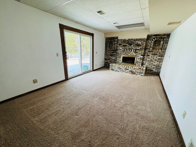 Building Photo - Winter Special half month off with February move in! 4-Bedroom Home in Blaine with 2 Full Baths a...