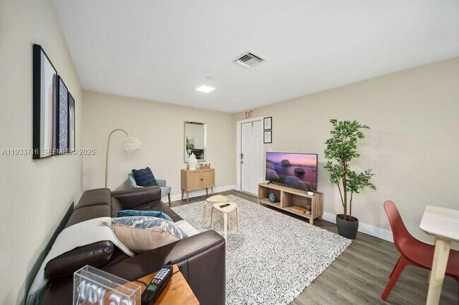 Building Photo - 2311 Scott St