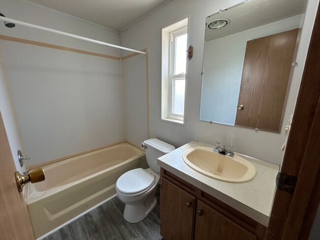 Building Photo - 3 Bedroom 2 Bath Trailer for Rent