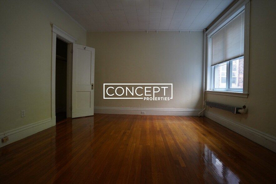 Building Photo - 18 Euston St