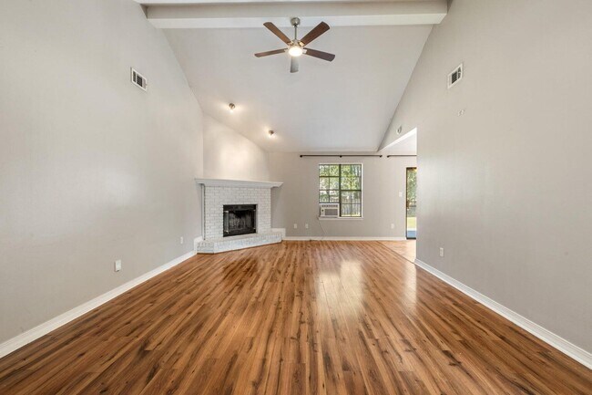 Building Photo - 2240 Prytania Cir