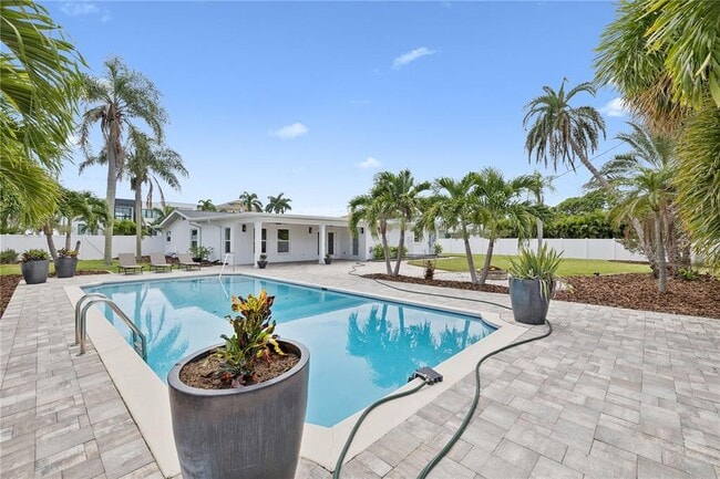 Building Photo - 3800 Bayshore Blvd NE