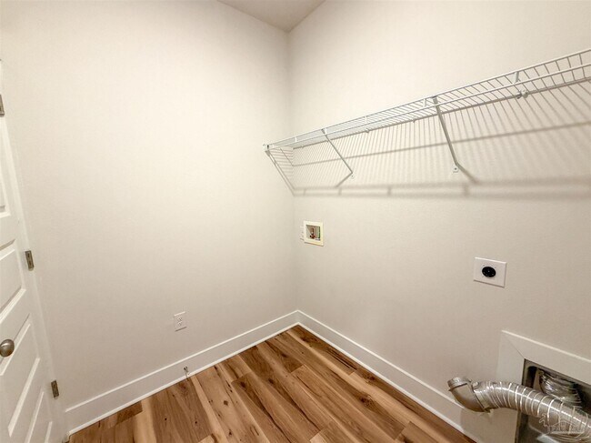 Building Photo - 220 Camellia Dr