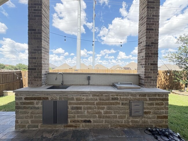 Building Photo - 7952 Ashwood Ln
