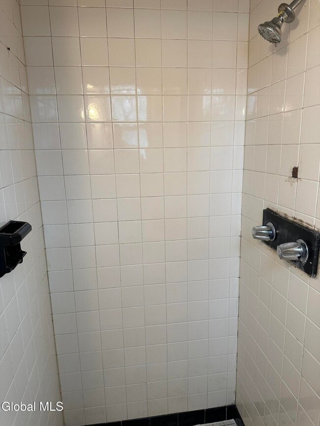 Building Photo - 1213 State St