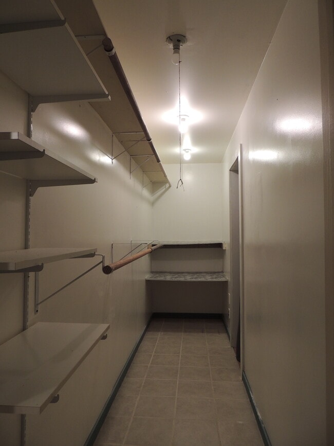 Large master closet. - 910 Perry Ln