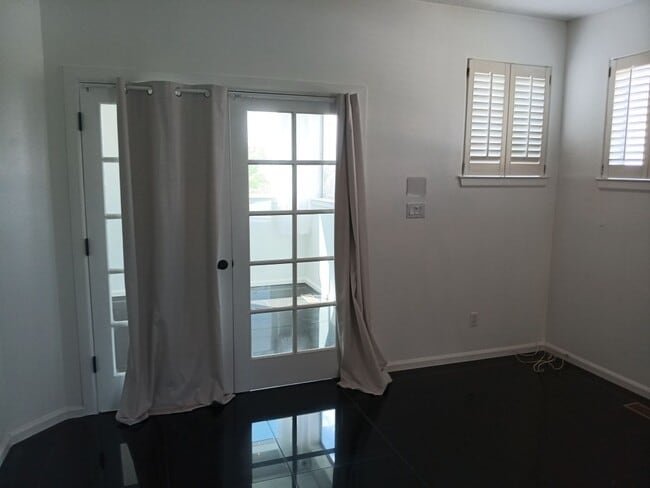 Building Photo - 3 Bedroom, 2.5 Bathroom Home! Schedule a S...
