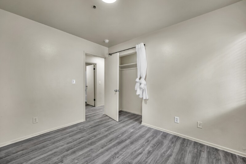 Building Photo - 5243 Huntington Dr