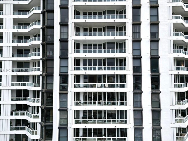 Building Photo - 21055 Yacht Club Dr