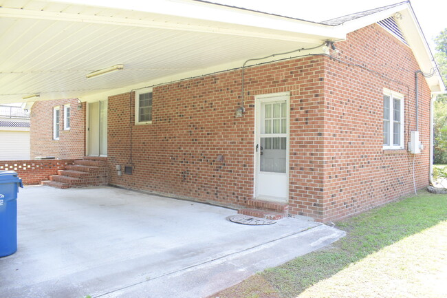 Building Photo - 4119 Fairlawn Dr