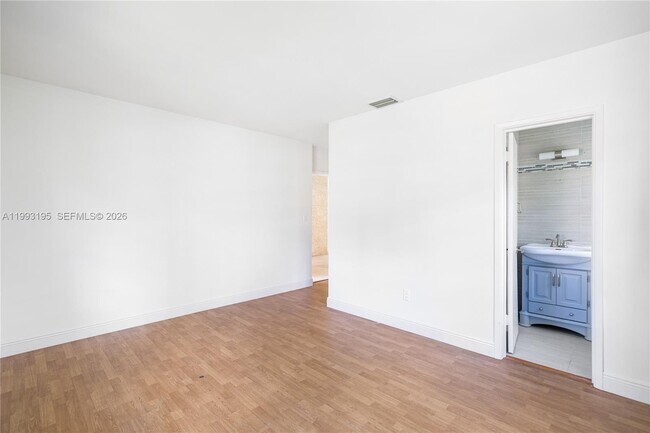 Building Photo - 7531 Beach View Dr