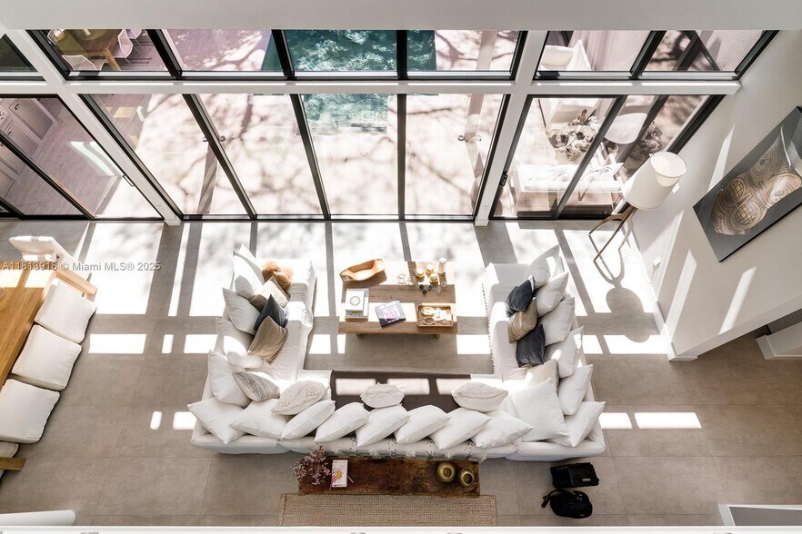 Building Photo - 4094 Park Ave