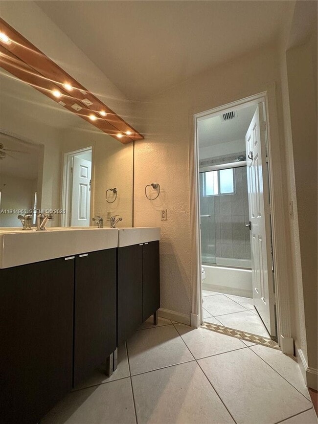 Building Photo - 4279 Greenbriar Ln