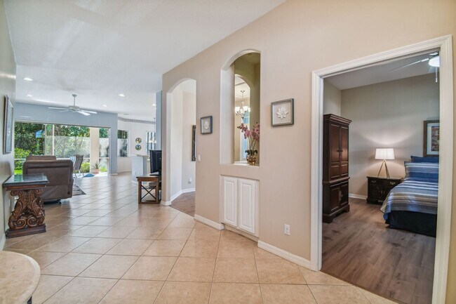 Building Photo - 3 Bed, 2 Bath Single Family Home in Sarasota