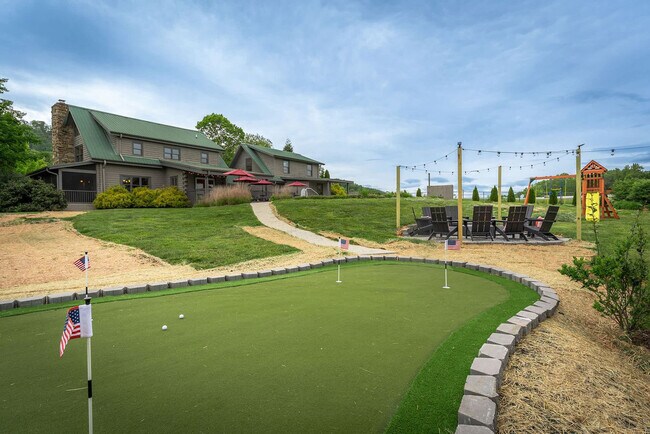 Building Photo - 2224 Brevard Rd