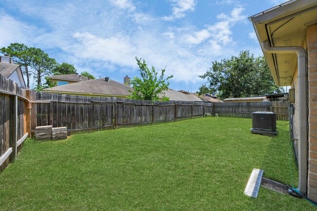 Building Photo - 12407 Meadow Ridge Dr
