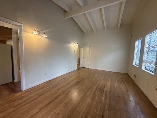 Building Photo - 1009 Hampton St NW