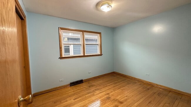 Building Photo - 4819 W Winnemac Ave