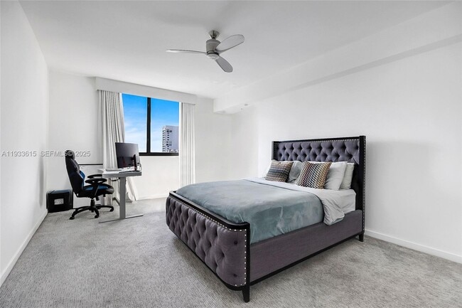 Building Photo - 999 SW 1st Ave