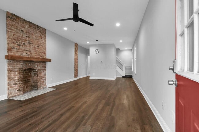 Building Photo - 545 W 3rd Ave