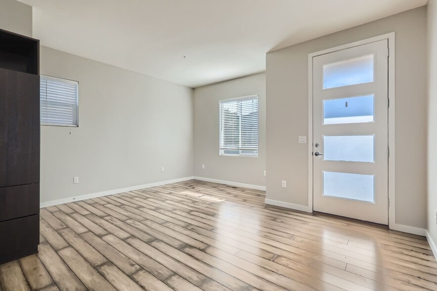 Building Photo - 3344 Cranston Cir