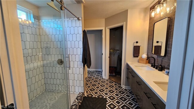 Building Photo - 9337 Ellis Way