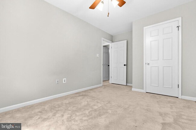 Building Photo - 6088 Heatherwood Dr