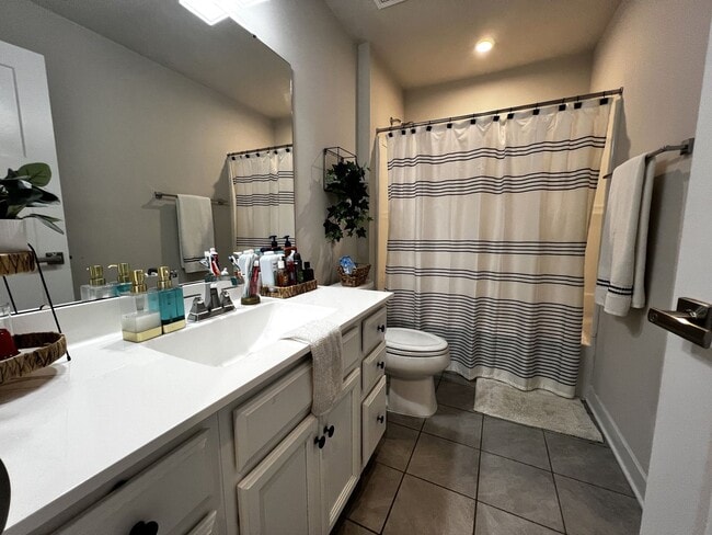 Building Photo - Immaculate 3, Bed, 2.5 Bath Home Minutes from the VA/NC Line