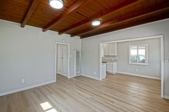 Building Photo - 1534 Mathews Ave